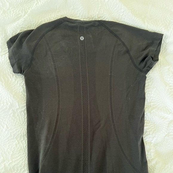 Lululemon shirt - Picture 4 of 4